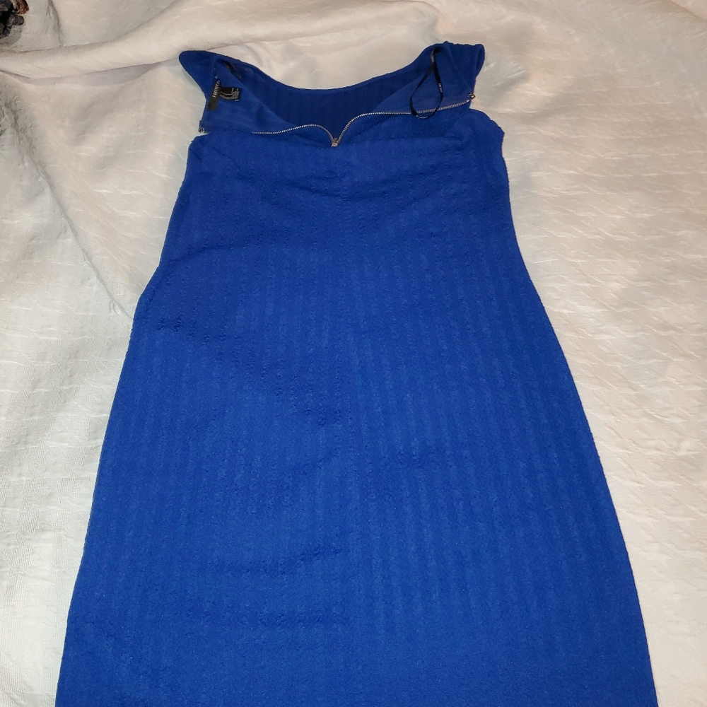 Dress - Picture 7 of 7